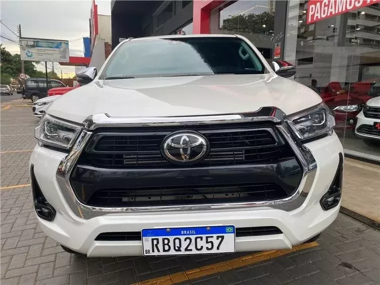 Toyota Hilux Branco 4