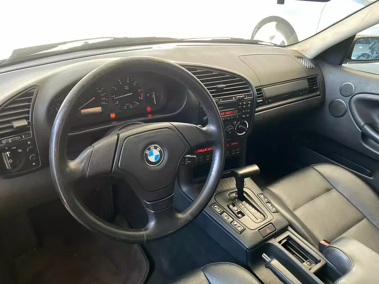 BMW 325i Cinza 11