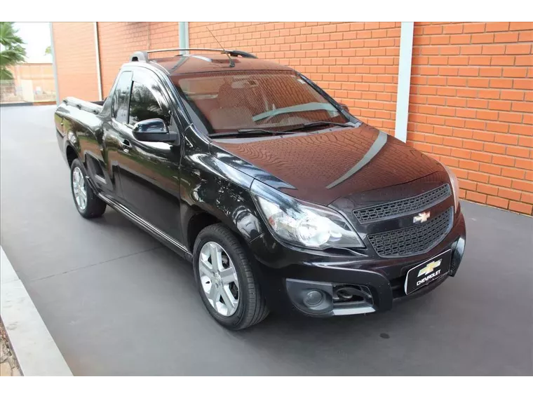 Chevrolet Montana Preto 3