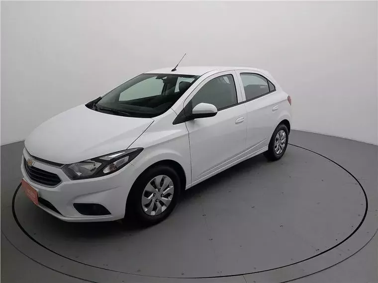 Chevrolet Onix Branco 1