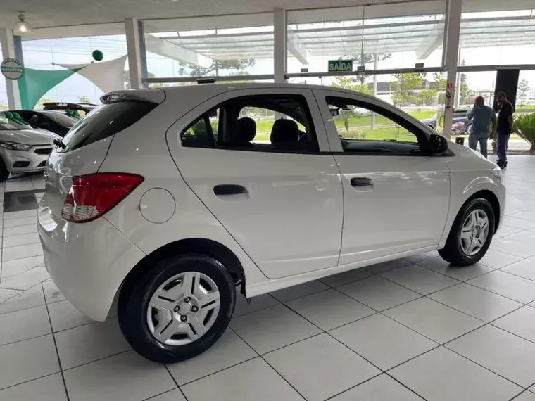 Chevrolet Onix Branco 7