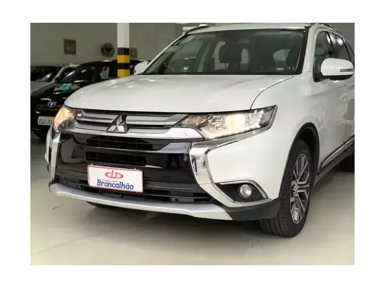 Mitsubishi Outlander Branco 7