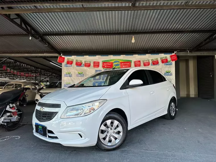 Chevrolet Onix Branco 2