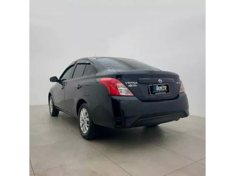 Nissan Versa Preto 7