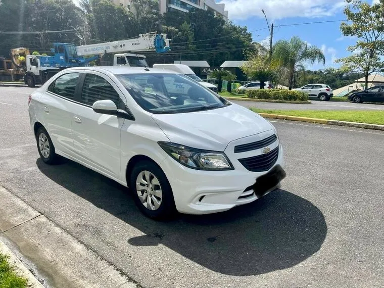 Chevrolet Prisma Branco 4