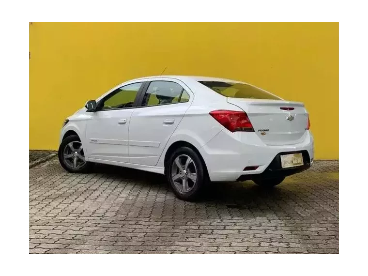 Chevrolet Prisma Branco 5