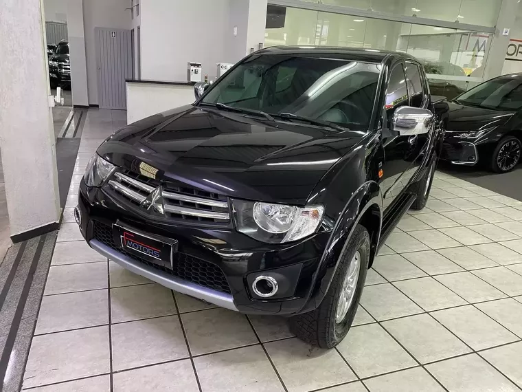 Mitsubishi L200 Triton Preto 1