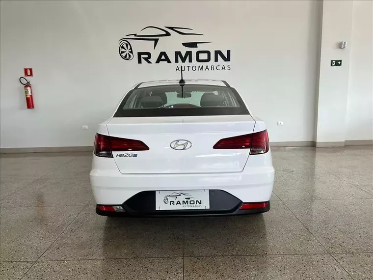 Hyundai HB20S Branco 10