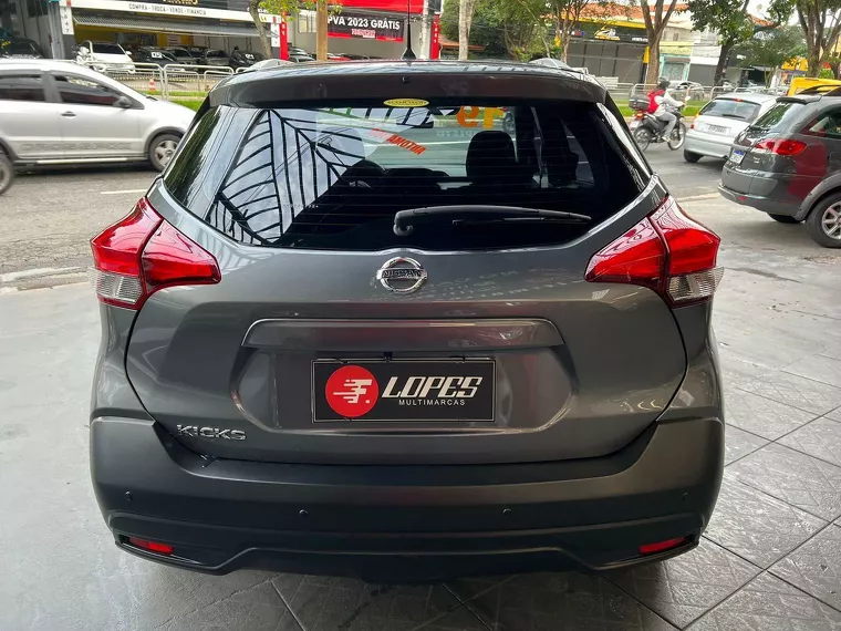 Nissan Kicks Cinza 5