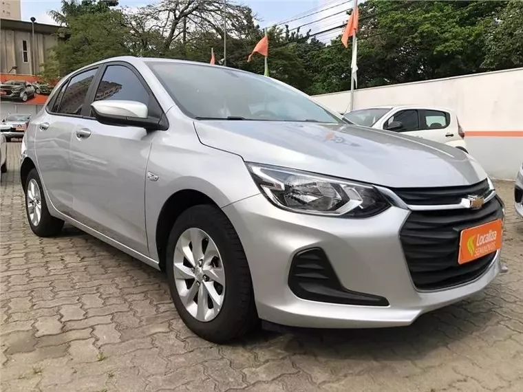 Chevrolet Onix Prata 3