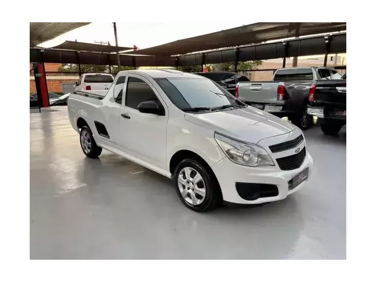 Chevrolet Montana Branco 9