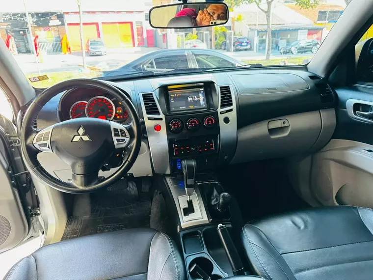 Mitsubishi Pajero Prata 7