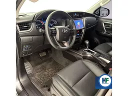 Toyota Hilux SW4