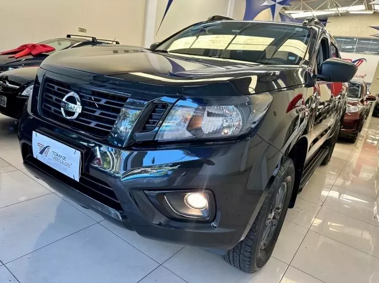 Nissan Frontier Preto 12