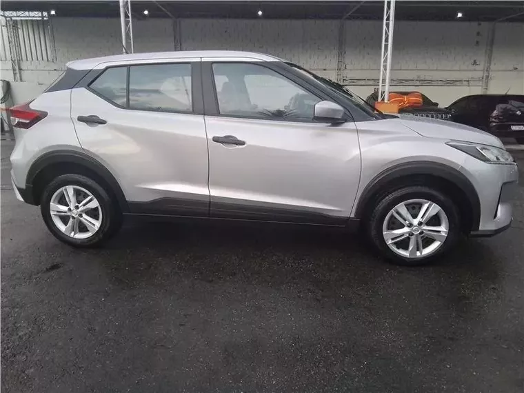 Nissan Kicks Prata 2