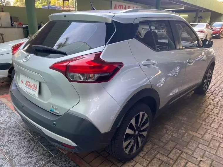 Nissan Kicks Prata 15