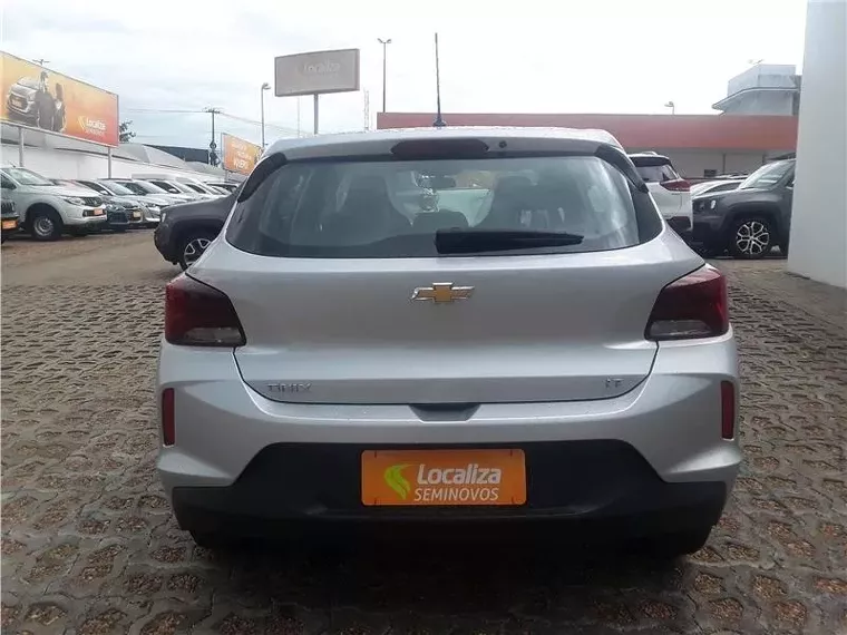 Chevrolet Onix Prata 8