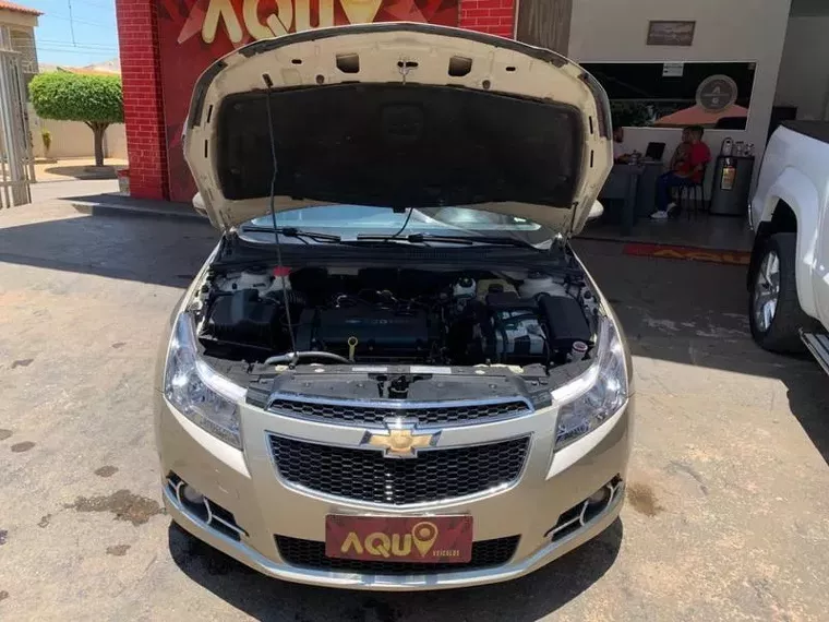 Chevrolet Cruze Bege 12