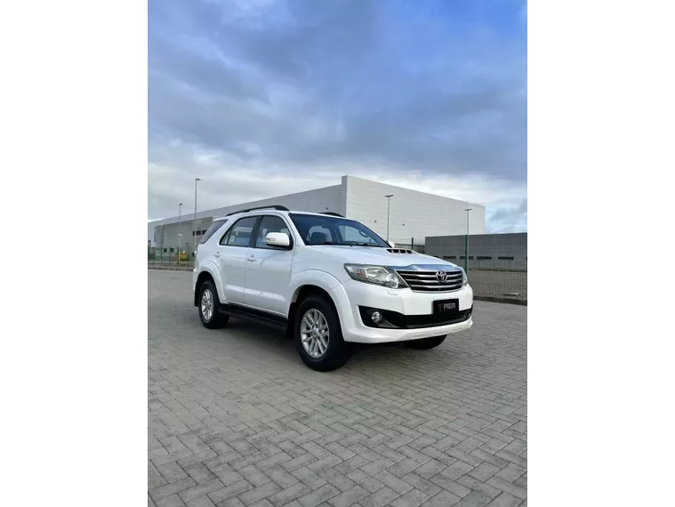 Toyota Hilux SW4 Branco 1