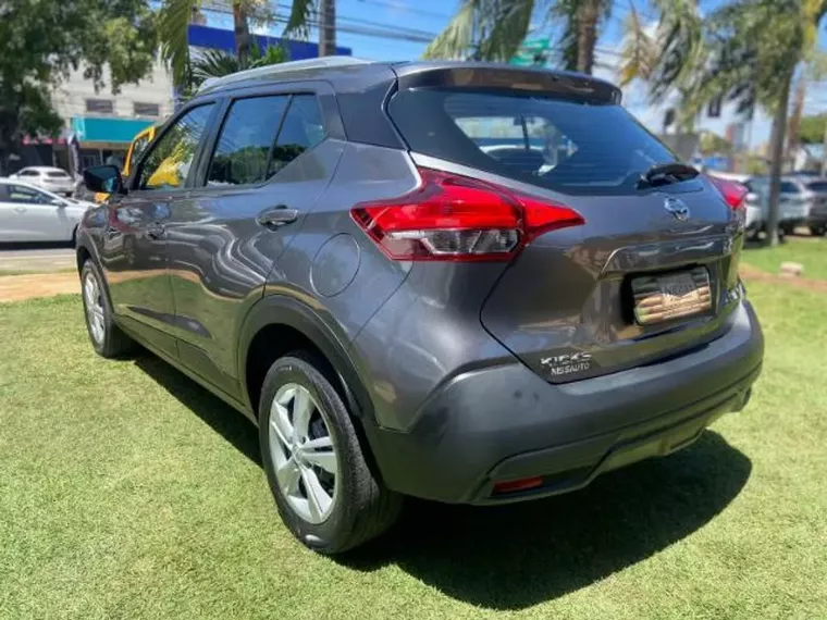 Nissan Kicks Cinza 2