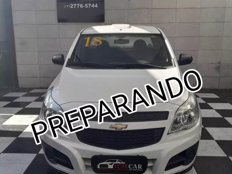 Chevrolet Montana Branco 19