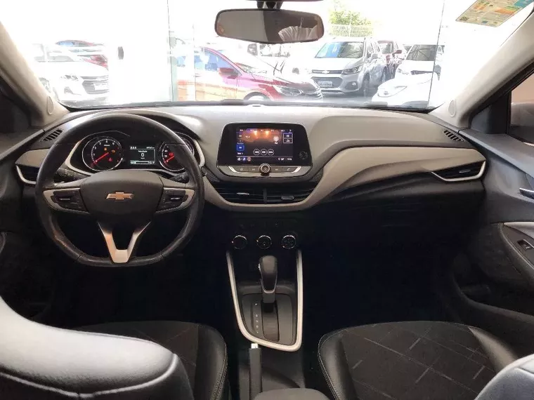 Chevrolet Onix Prata 12