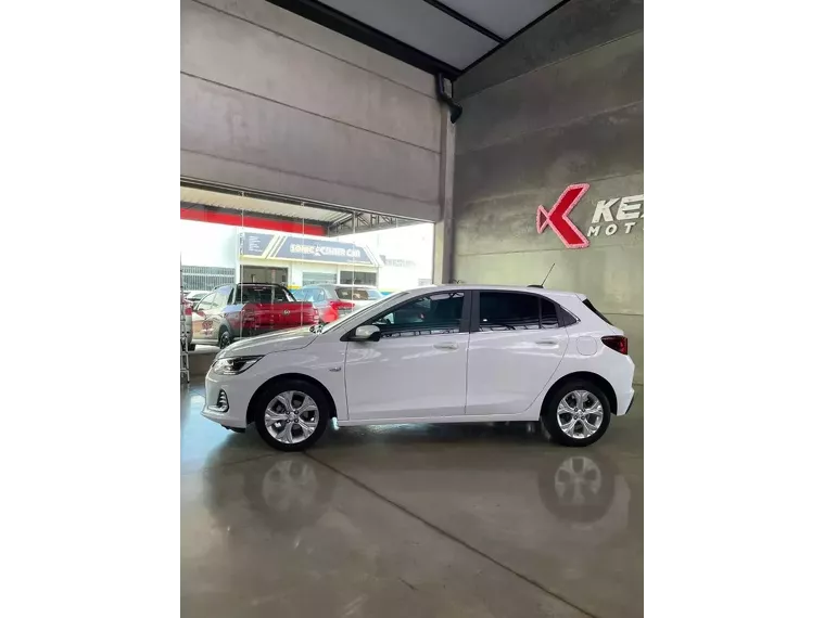 Chevrolet Onix Branco 11