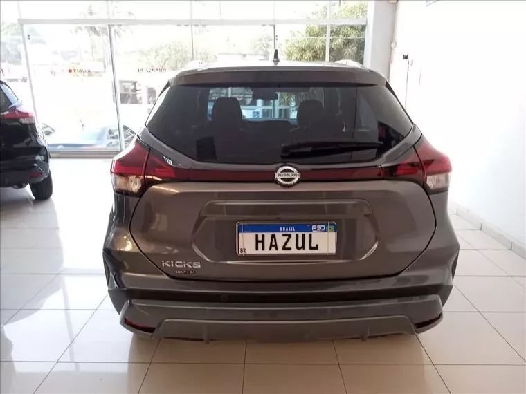 Nissan Kicks Cinza 4