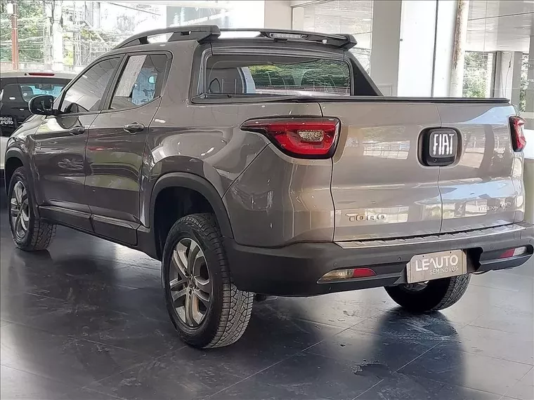 Fiat Toro Cinza 9