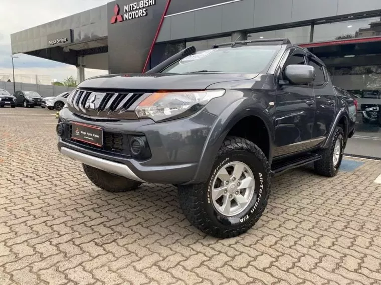 Mitsubishi L200 Triton Cinza 7