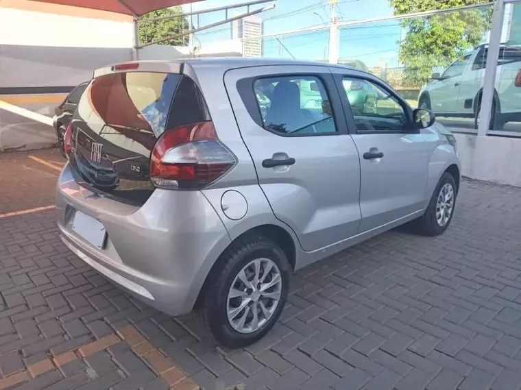 Fiat Mobi Prata 3