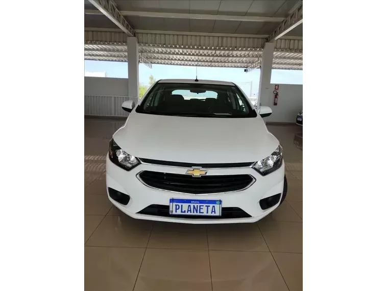 Chevrolet Onix Branco 18