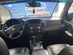 Mitsubishi Pajero Full