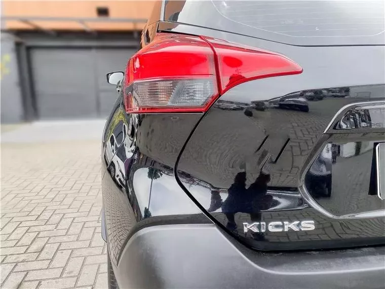 Nissan Kicks Preto 10