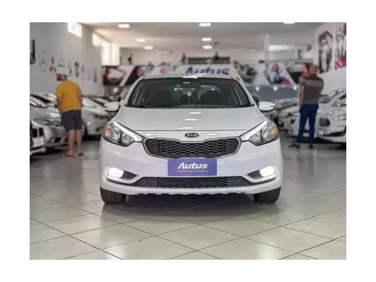 KIA Cerato Branco 3