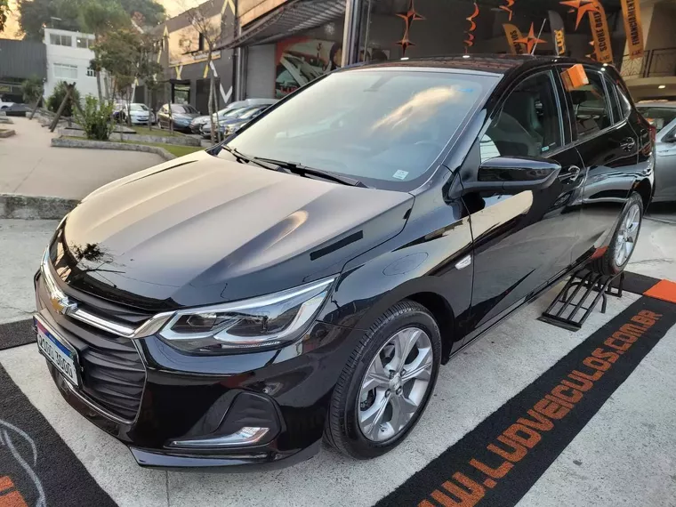 Chevrolet Onix Preto 1