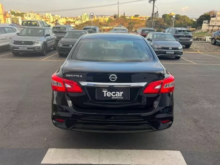 Nissan Sentra Preto 6