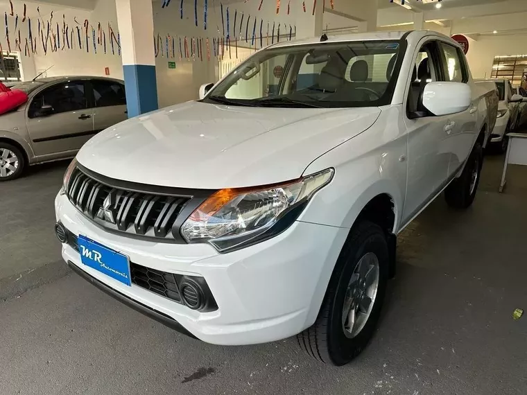 Mitsubishi L200 Triton Branco 1