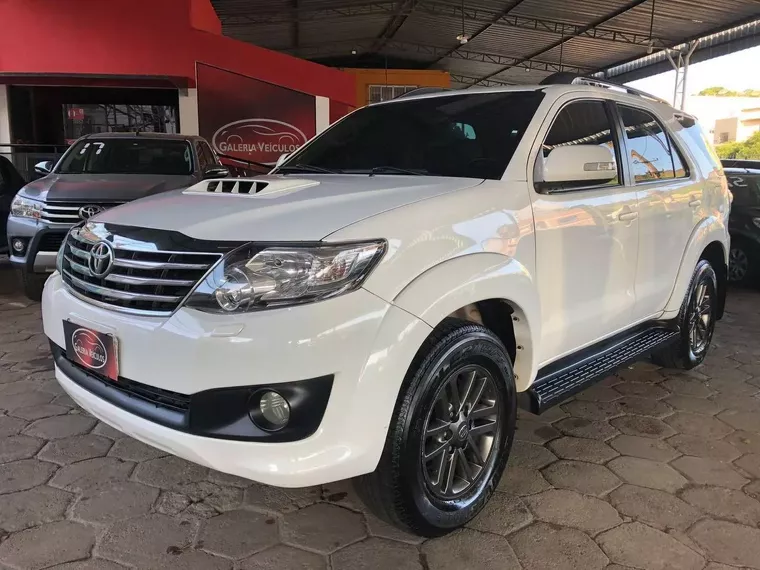 Toyota Hilux SW4 Branco 1