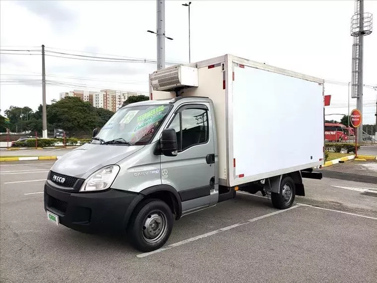 Iveco Daily Cinza 7