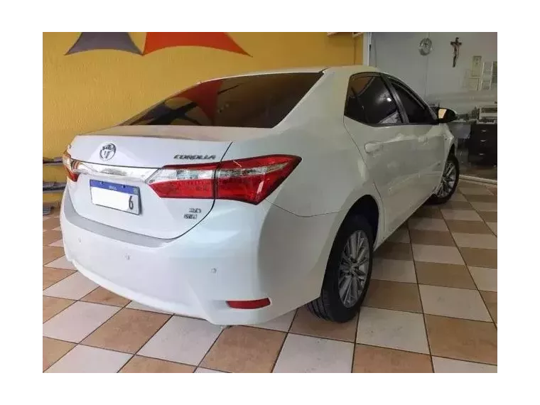 Toyota Corolla Branco 4