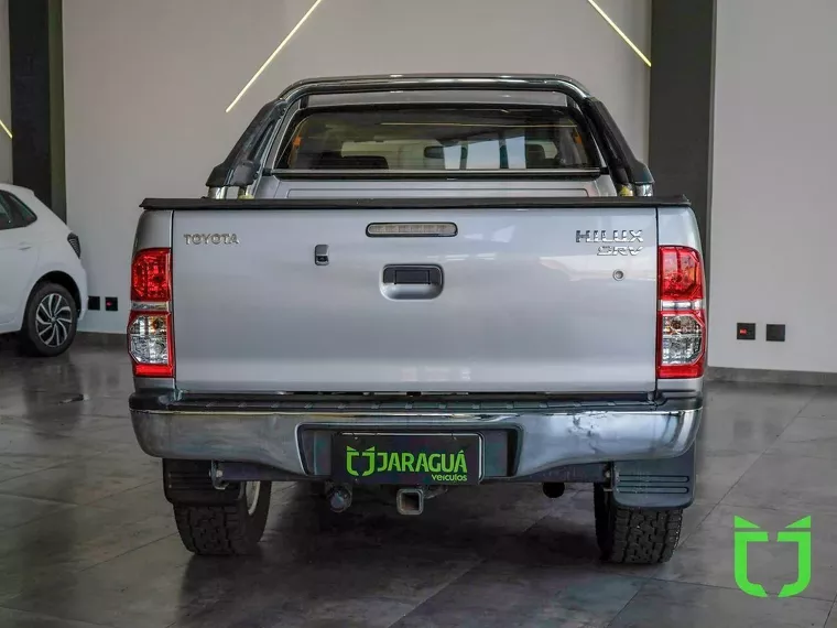 Toyota Hilux Prata 11