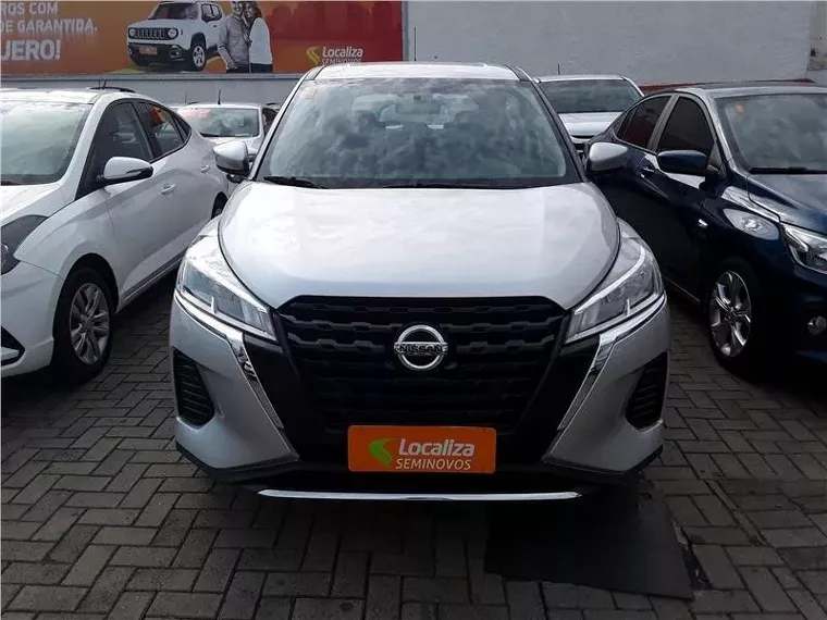 Nissan Kicks Prata 4