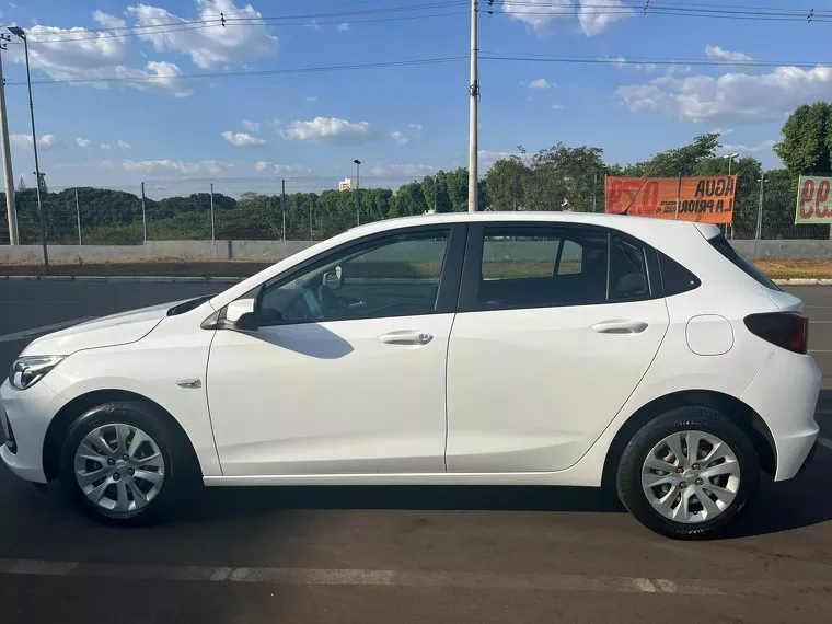 Chevrolet Onix Branco 3