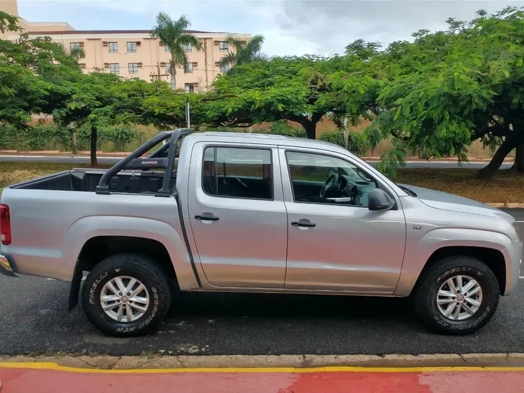 Volkswagen Amarok Prata 3