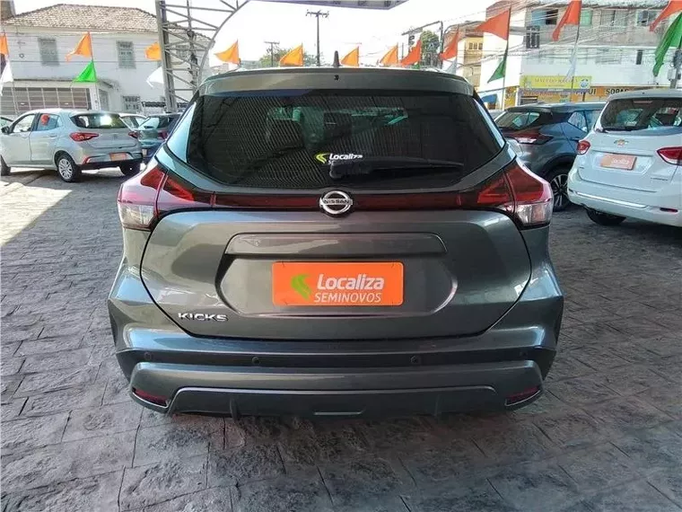 Nissan Kicks Cinza 5