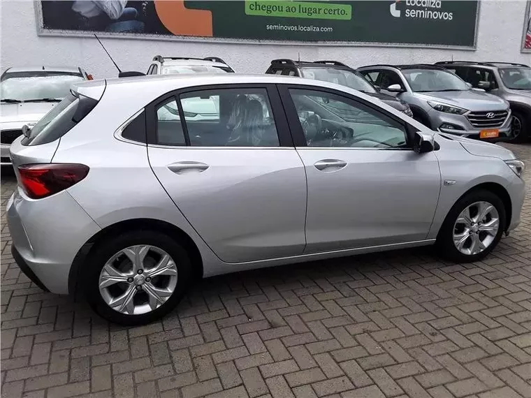 Chevrolet Onix Preto 6