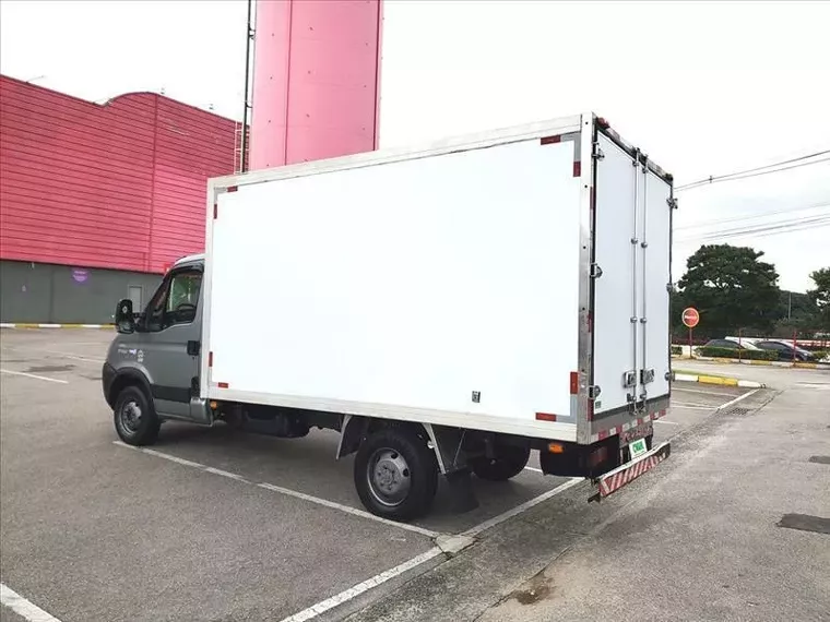 Iveco Daily Cinza 8