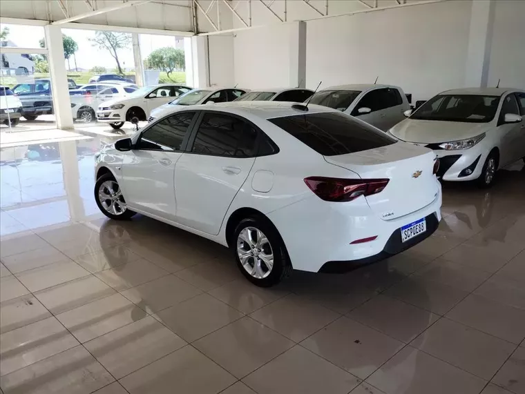 Chevrolet Onix Branco 11