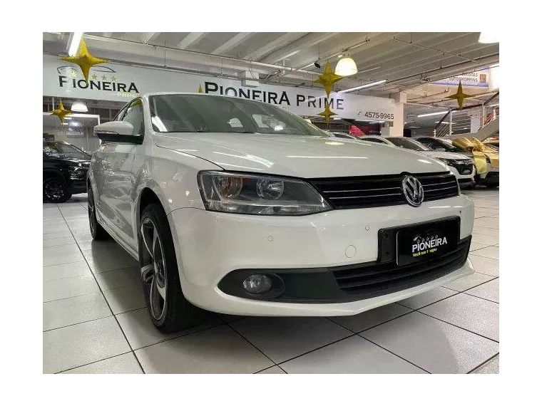 Volkswagen Jetta Branco 10